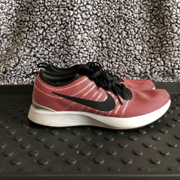 🔥🔥Women’s Nike athletic shoe🔥🔥 - Picture 3 of 5